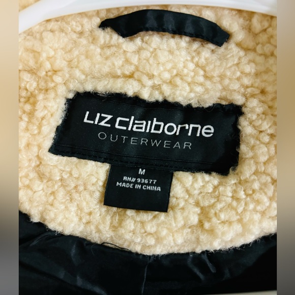 LIZ CLAIBORNE TEDDY COAT. (MED) - Picture 6 of 14